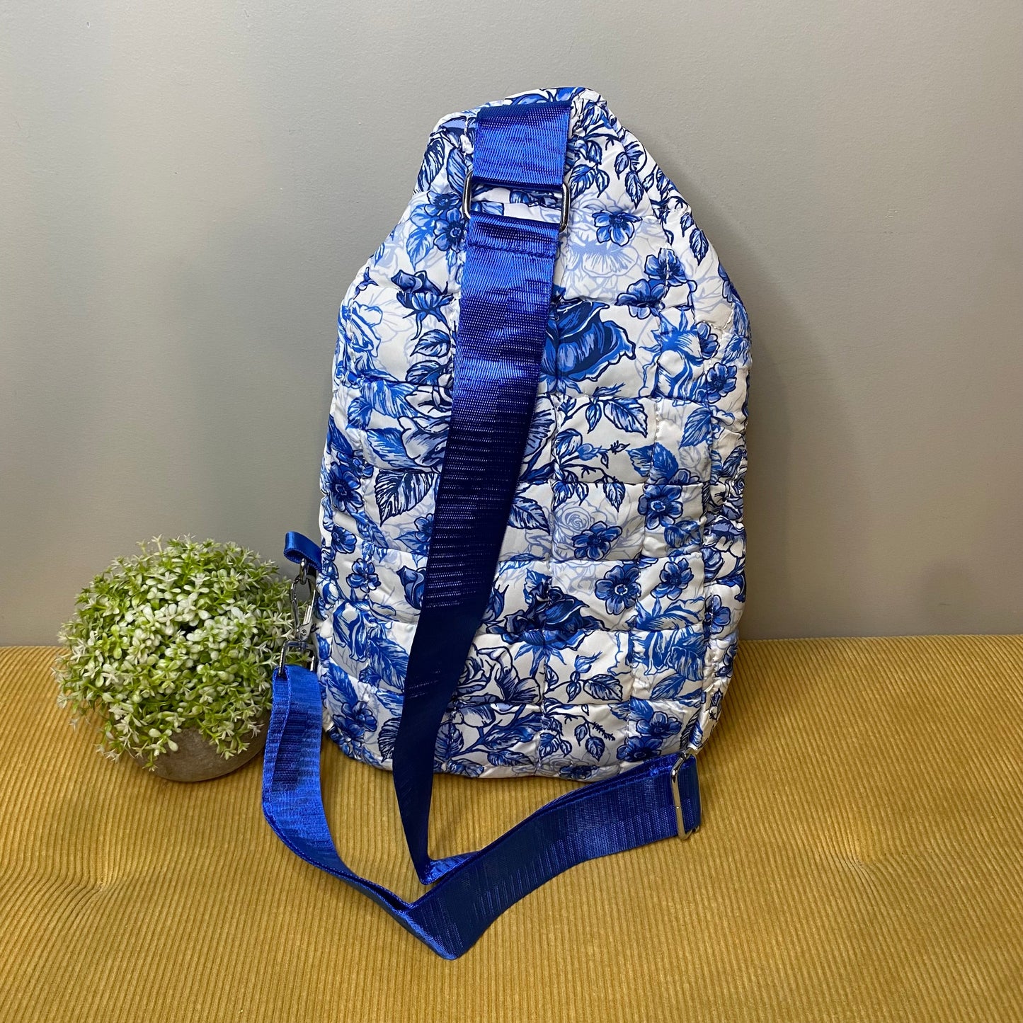 Sarah - Puffer Sling XL